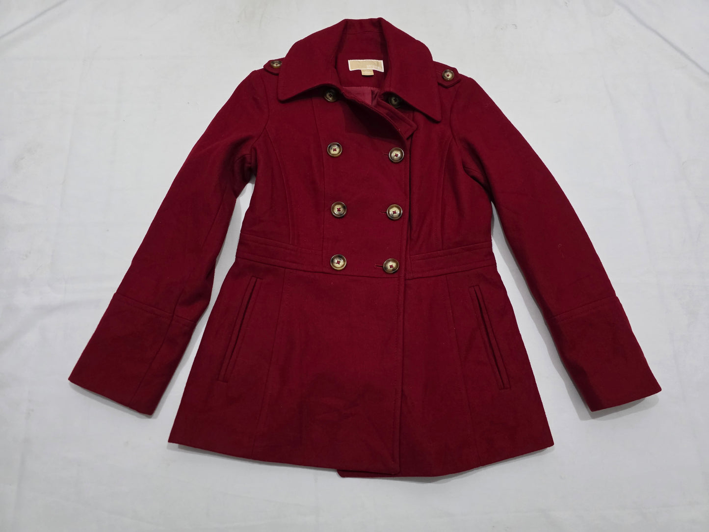 Abrigo Michael Kors de Mukrr color rojo