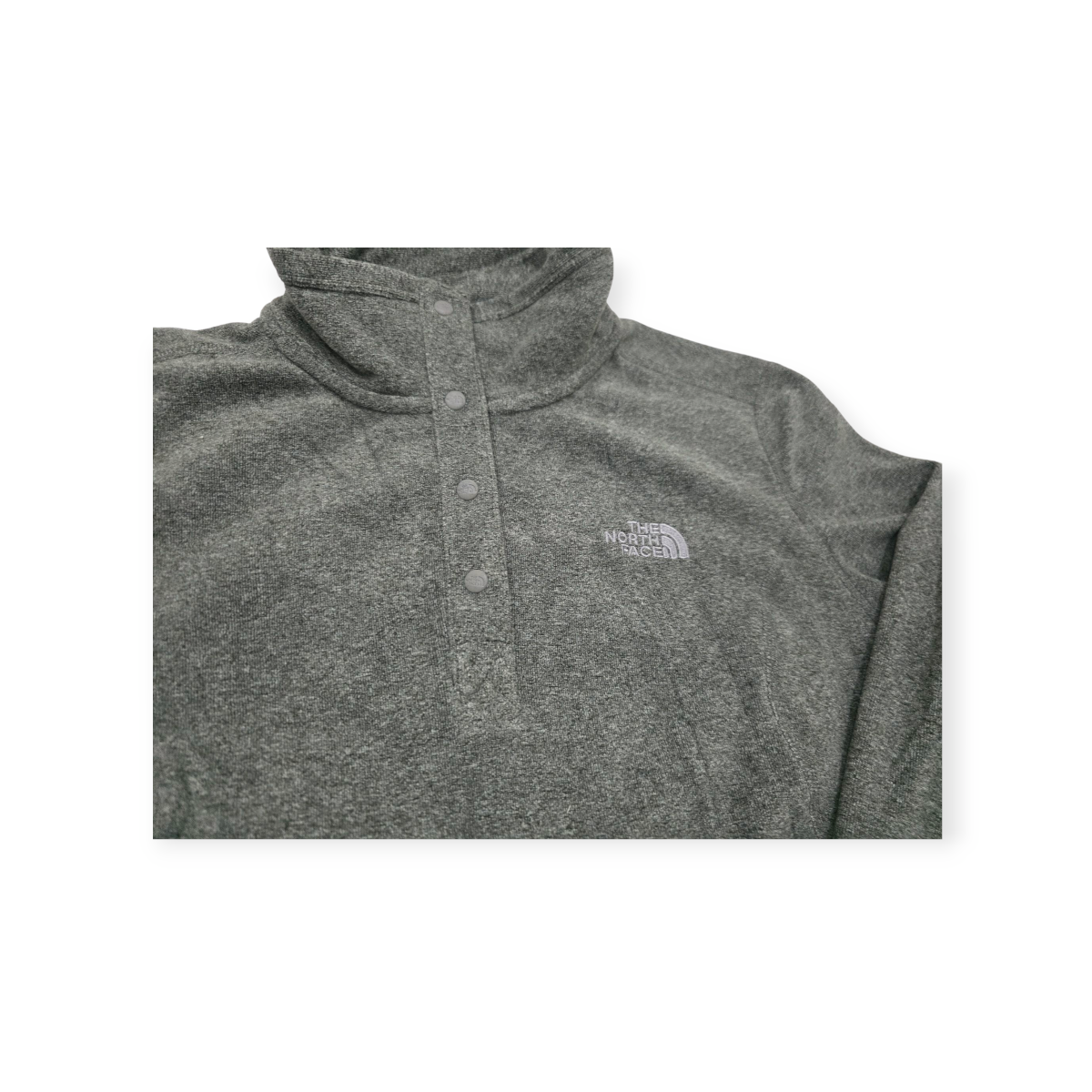 Chamarra The North Face Gris Cuello Alto Con Bolsa D Kanguro