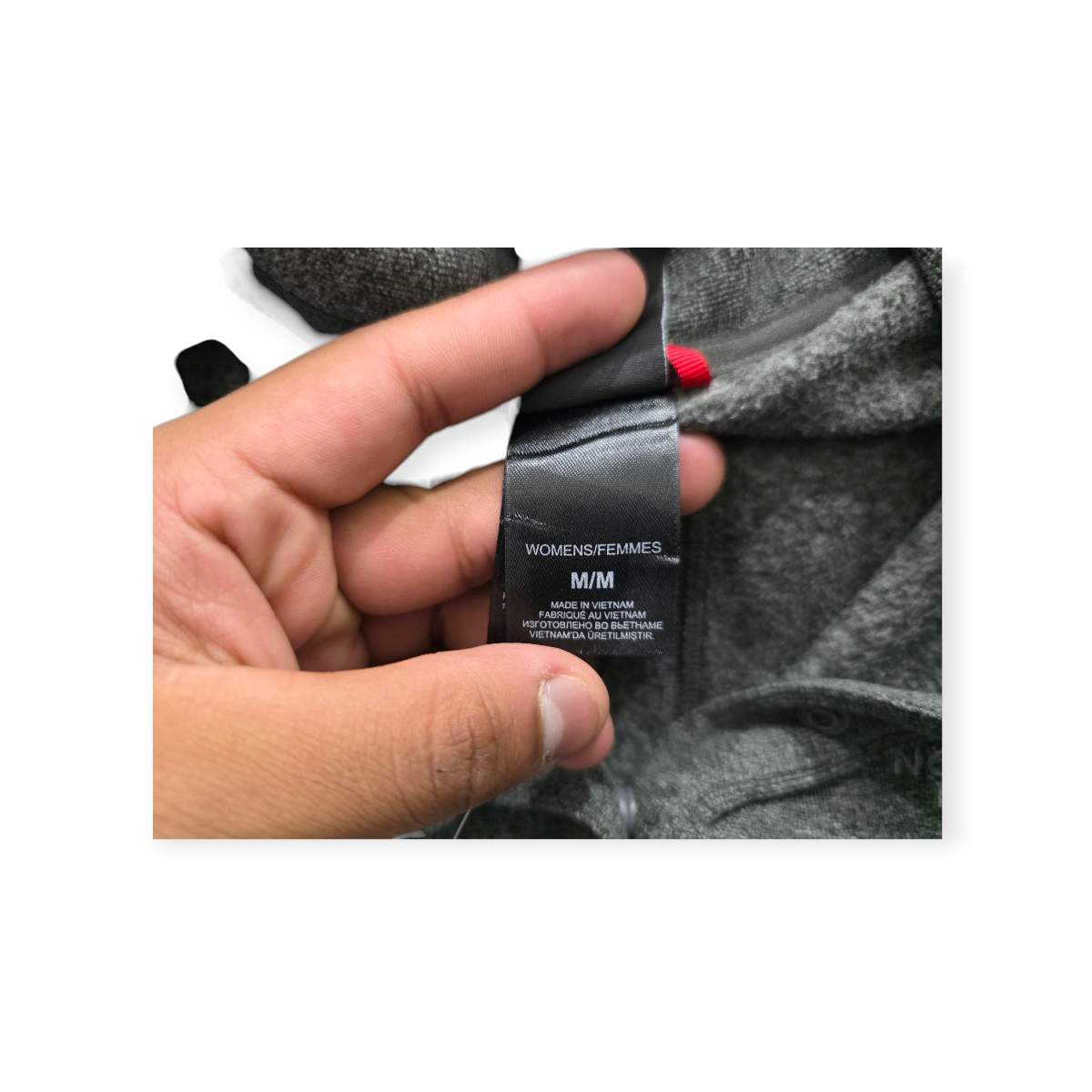 Chamarra The North Face Gris Cuello Alto Con Bolsa D Kanguro