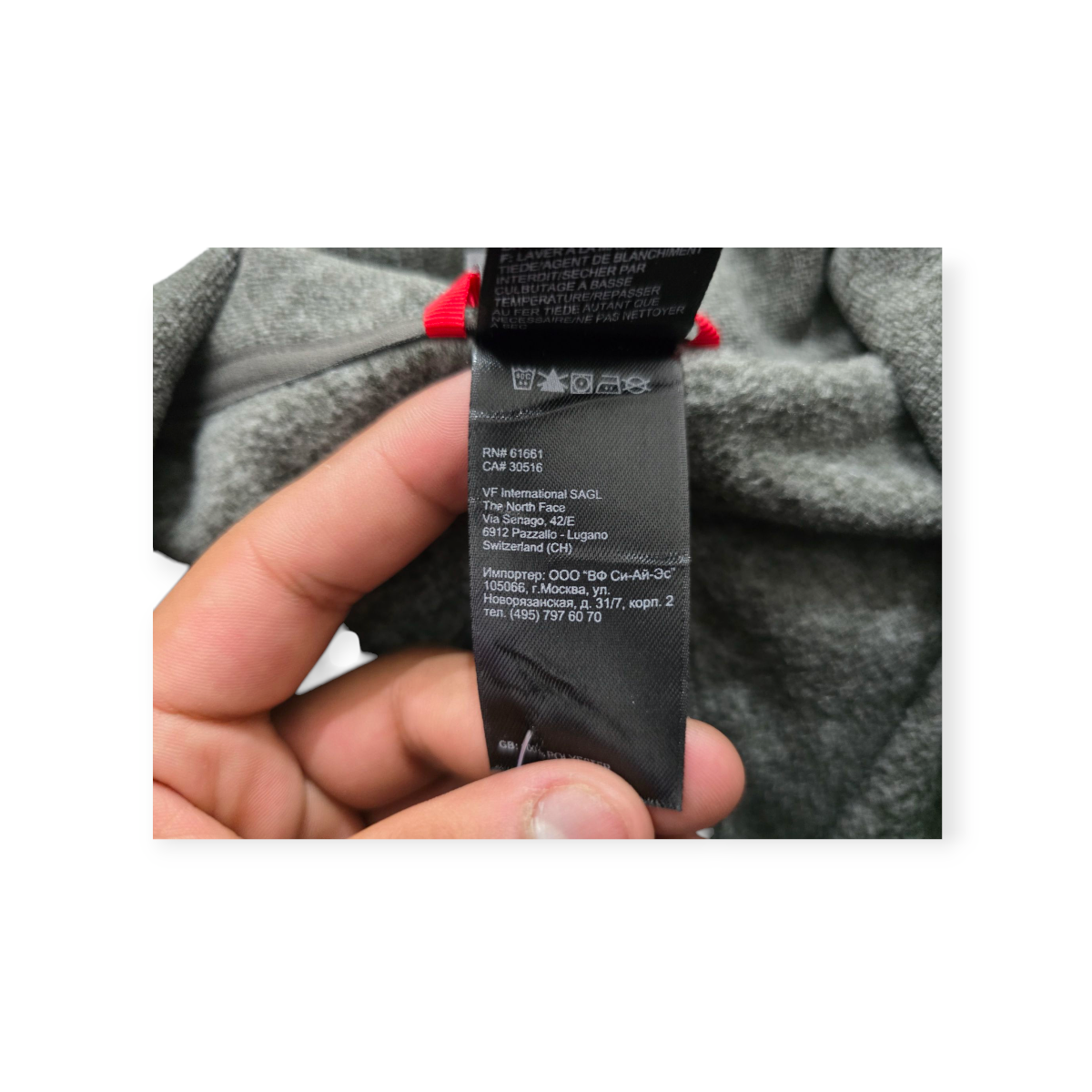Chamarra The North Face Gris Cuello Alto Con Bolsa D Kanguro