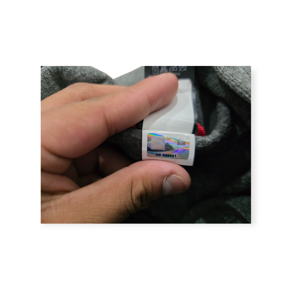 Chamarra The North Face Gris Cuello Alto Con Bolsa D Kanguro