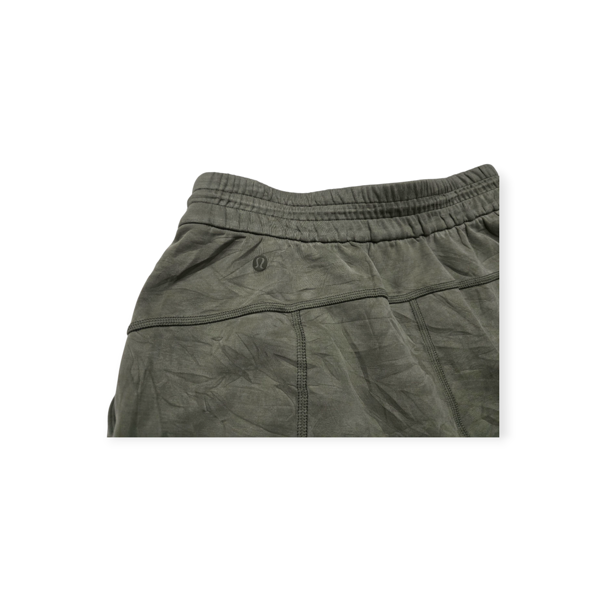 Short Lululemon Mediana M Color Verde Oscuro