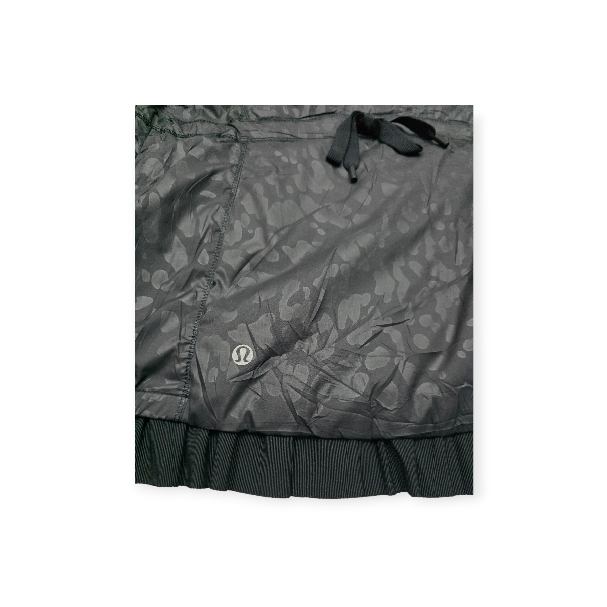 Chamarra Lululemon Athletic Talla 6 Negra Estampado Camo
