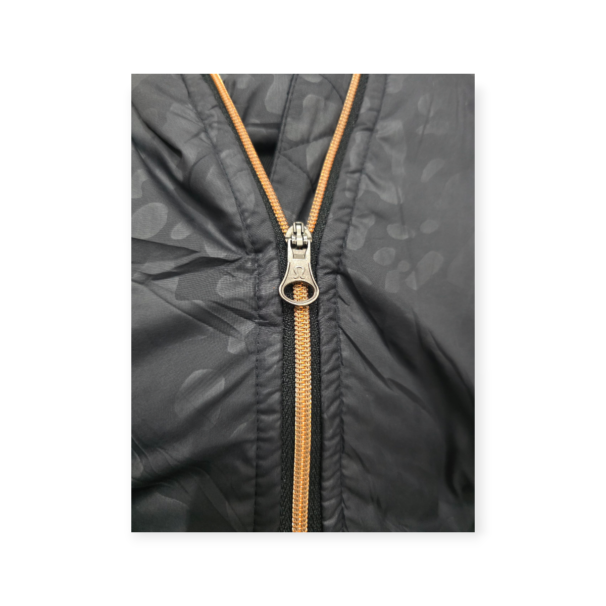 Chamarra Lululemon Athletic Talla 6 Negra Estampado Camo